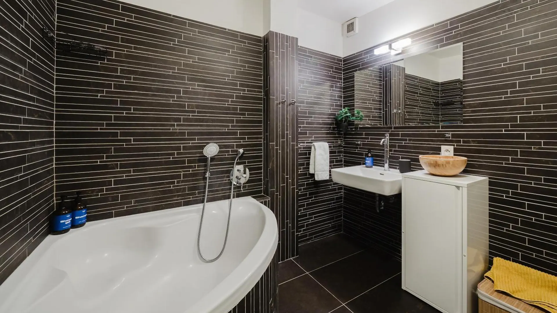 דירה Prague Days - Attic Maisonette With Netflix And Workspace In New Town